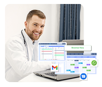 Profesional de salud utilizando Medinet en su clínica